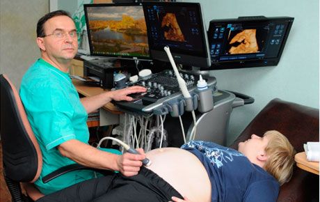 Lääkäri-gynekologi, korkeimman luokan ultraäänitutkimuslääkäri Yavorsky Yuri Tsezarevich, lääkäri, jolla on 32 vuoden työkokemus
